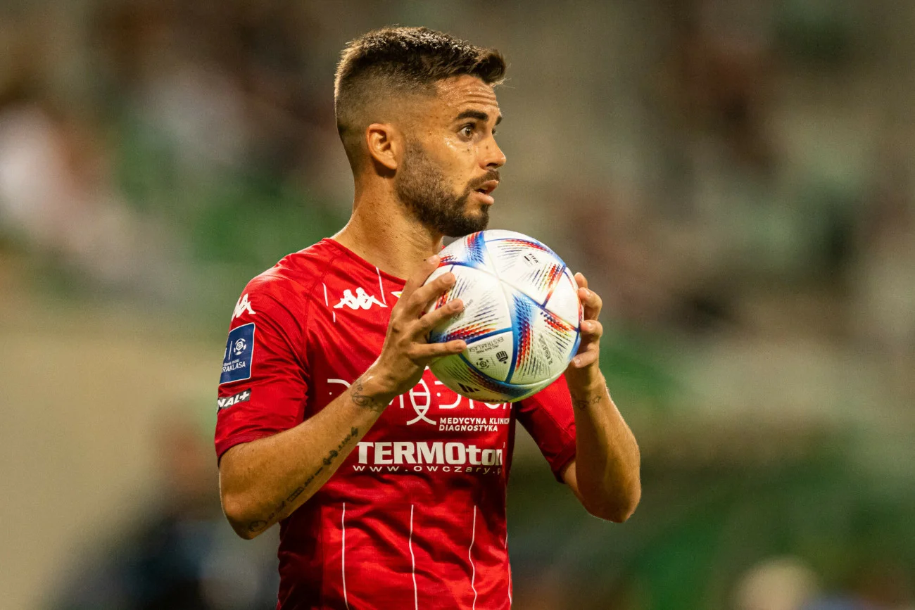 Piłkarze Widzewa Łódź przegrali w środę z KKS Kalisz - po serii rzutów karnych - i odpadli z Fortuna Pucharu Polski.
