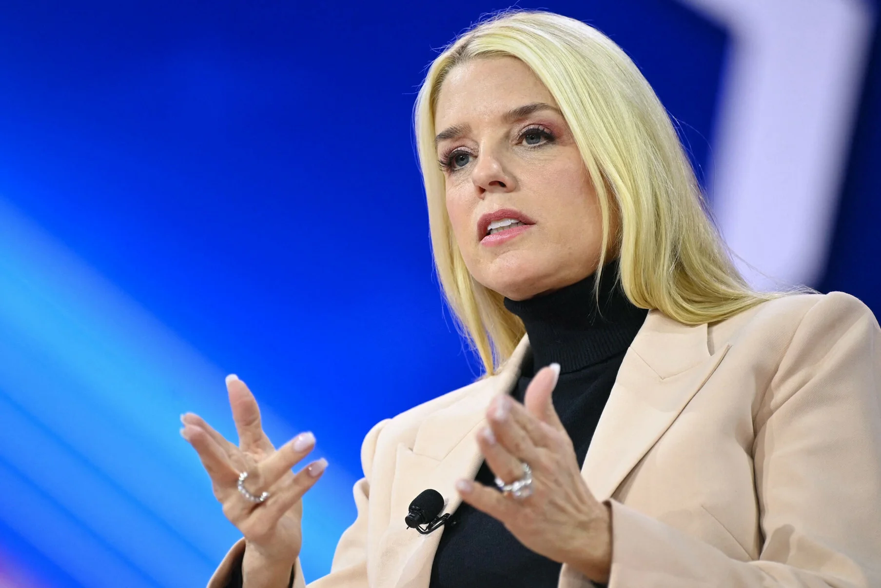 Trump ma pierwsze kłopoty. Musiał wskazać nowego kandydata na kluczowe stanowisko Pam Bondi – kim jest być może przyszła prokurator generalna USA?