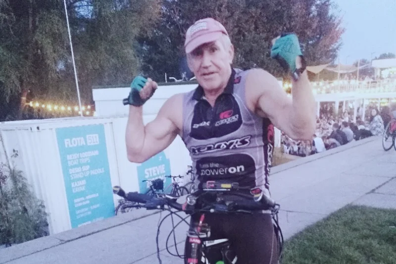 Pan Zbigniew uwielbia jeździć na rowerze i tańczyć nad Wisłą