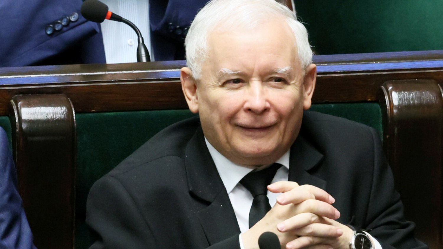 Sondaż dla doRzeczy: Wzrost poparcia dla PiS i znaczny spadek dla opozycji.