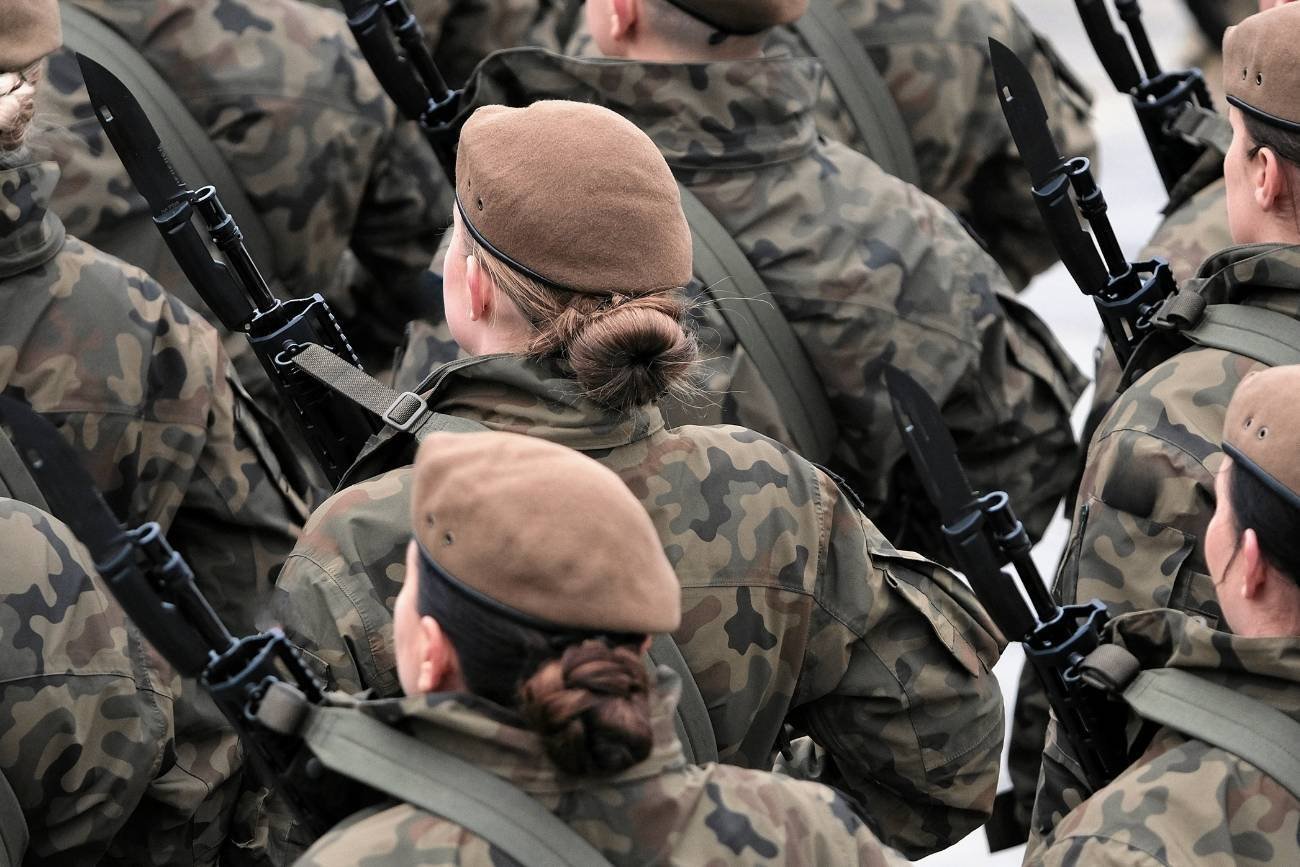 Kobiety objęte obowiązkową służbą wojskowa. O tym, na kogo trafi zdecyduje loteria.