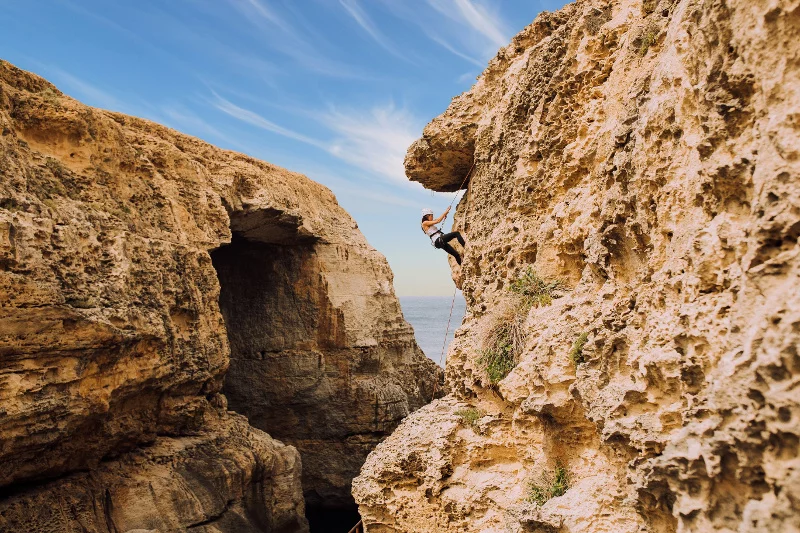 Gozo to druga co do wielkości wyspa archipelagu Wysp Maltańskich. Mniejsza siostra Malty zachwyca legendarną historią, malowniczym krajobrazem, starożytnymi zabytkami oraz szeregiem atrakcji dla aktywnych turystów