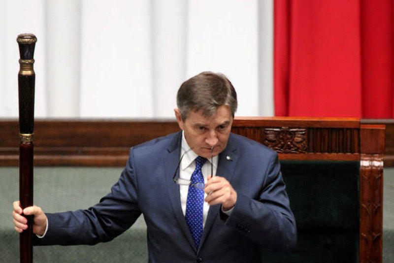 Marszałek Kuchciński uratował stanowisko marszałka, ale na sejmowym kryzysie stracił bardzo wiele jako polityk