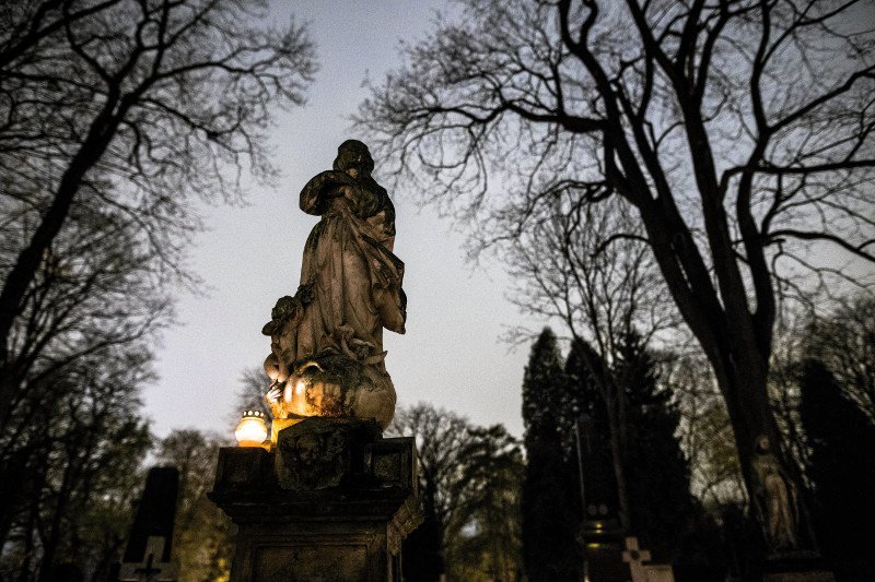 Kojmetrofobia to lęk przed cmentarzami.