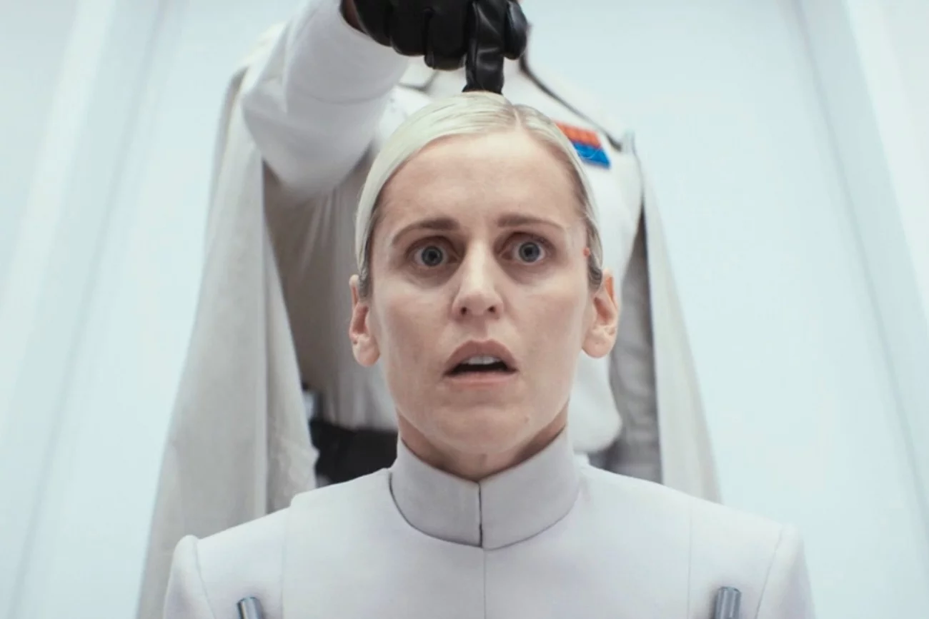 Denise Gough jako Dedra Meero i Ben Mendelsohn jako Orson Krennic w 2. sezonie "Andora"