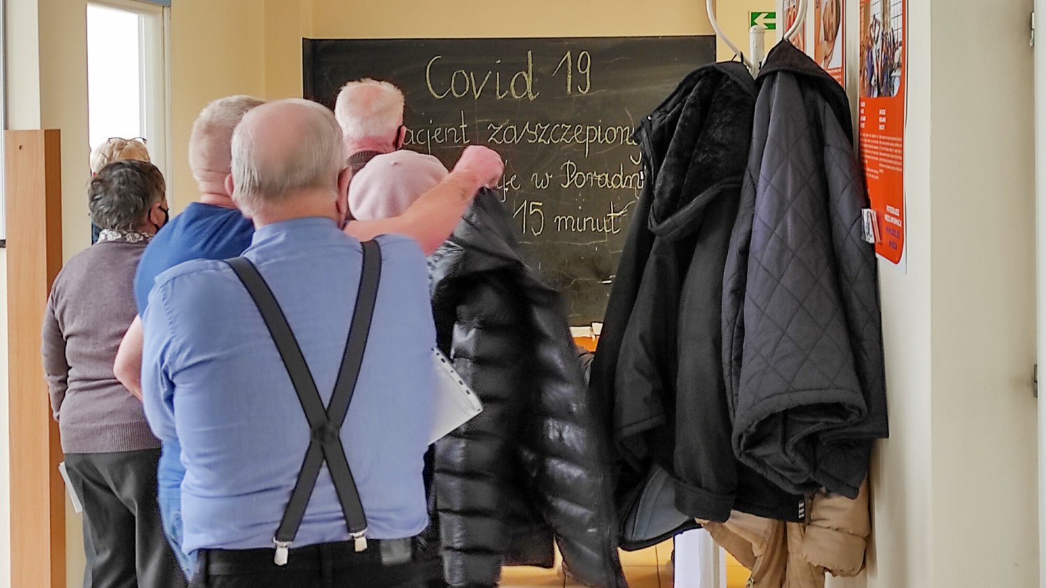 Kolejka do szczepień na Covid-19. Kolejka do szczepień na Covid-19.