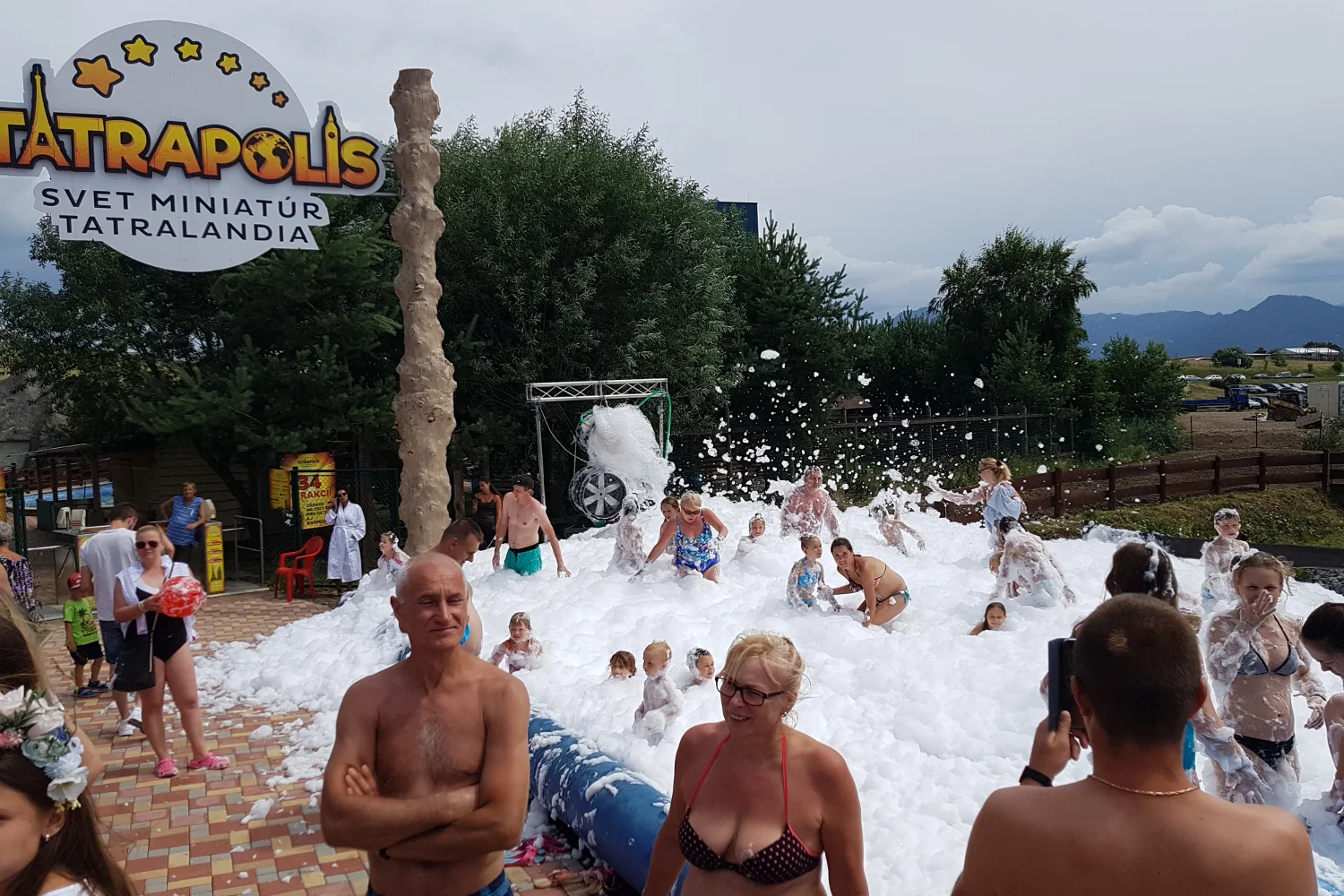 Jedna z atrakcji – kąpiel w pianie.