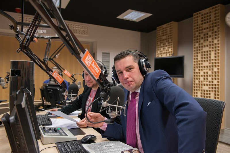 Najazd prawicowych publicystów na radiową Jedynkę odbił się spadkiem słuchalności.