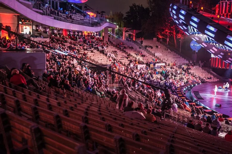 TVP podobno wynajmowała statystów, by ukryć pustki na festiwalu. Najgorzej amfiteatr wyglądał podczas koncertu Jana Pietrzaka.