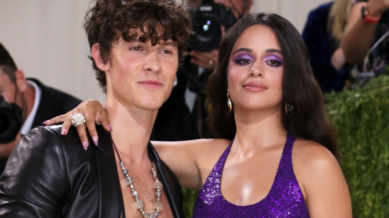 Camila Cabello i Shawn Mendes znów są parą. Nagrano ich, jak się całują. Camila Cabello i Shawn Mendes znów są parą. Nagrano ich, jak się całują.