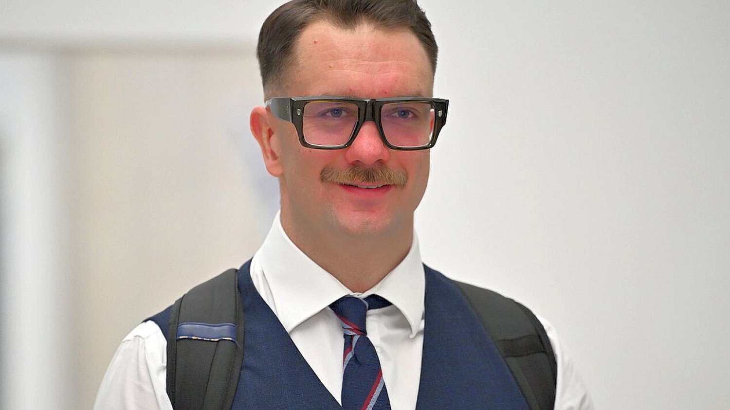 Poseł Łukasz Mejza usłyszał prokuratorskie zarzuty Poseł Łukasz Mejza usłyszał zarzuty. Grozi mu od 6 m-cy do 8 lat za kratami