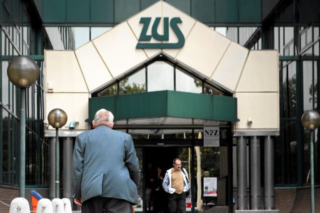 Reformując system emerytalny politycy liczą na leniwych. Nie pójdziesz do ZUS, to twój kapitał emerytalny w całości zostanie tam przeniesiony