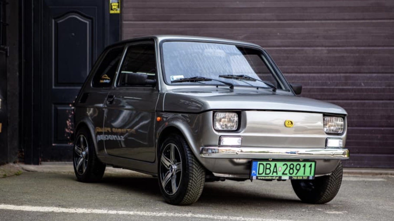 Powstał pierwszy elektryczny fiat 126p. Kultowy e-maluch już na polskich drogach.