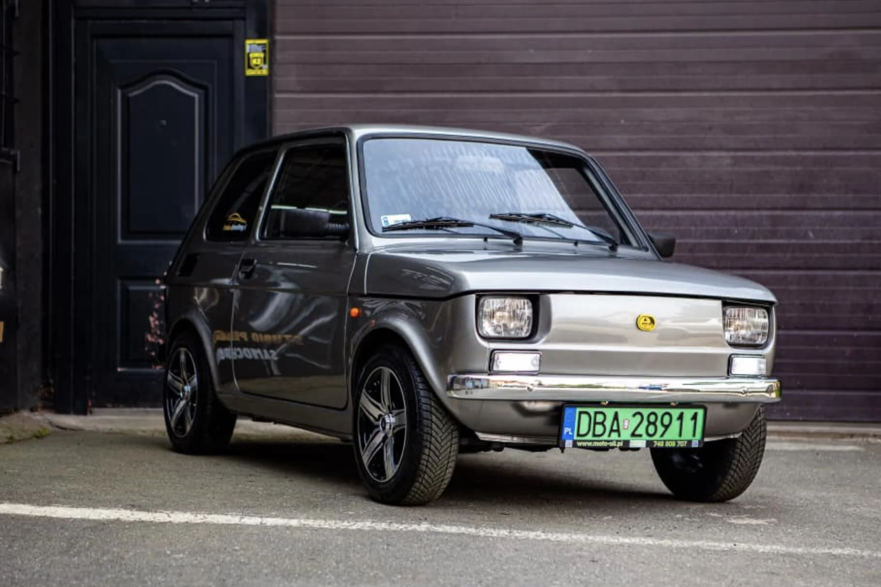 Powstał pierwszy elektryczny fiat 126p. Kultowy e-maluch już na polskich drogach.