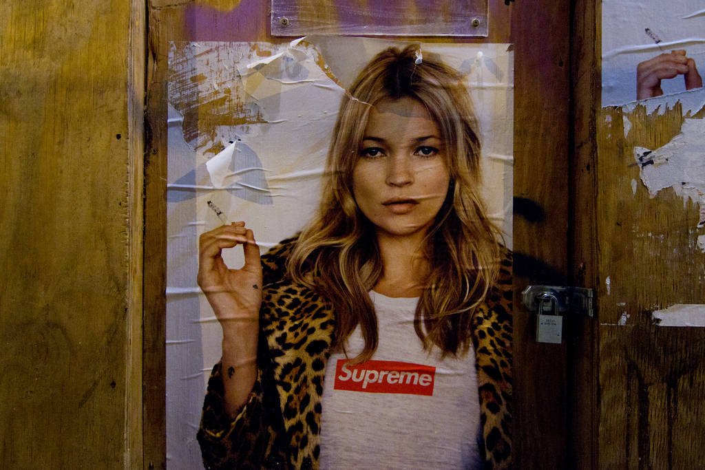 Znana modelka i ambasadorka zdrowego wyglądu Kate Moss jest nałogową palaczką