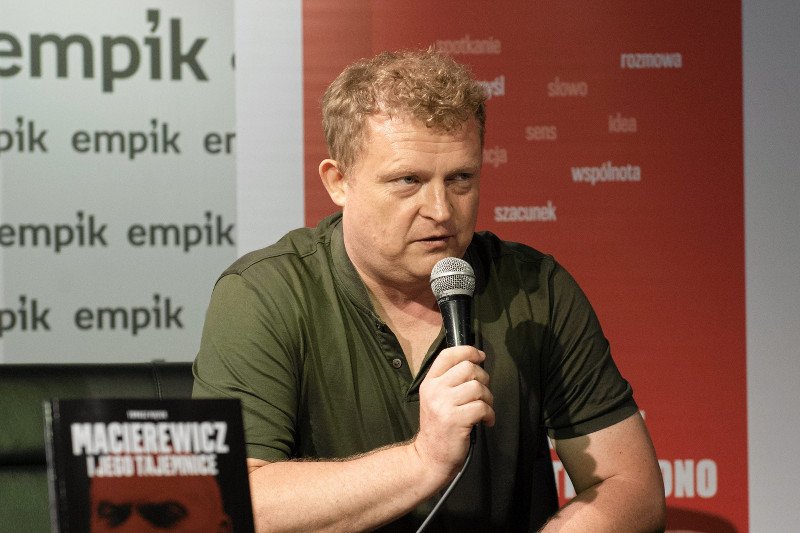 Amnesty International apeluje o pisanie listów do Zbigniewa Ziobry w obronie Tomasza Piątka, autora książki o rosyjskich powiązaniach Antoniego Macierewicza.