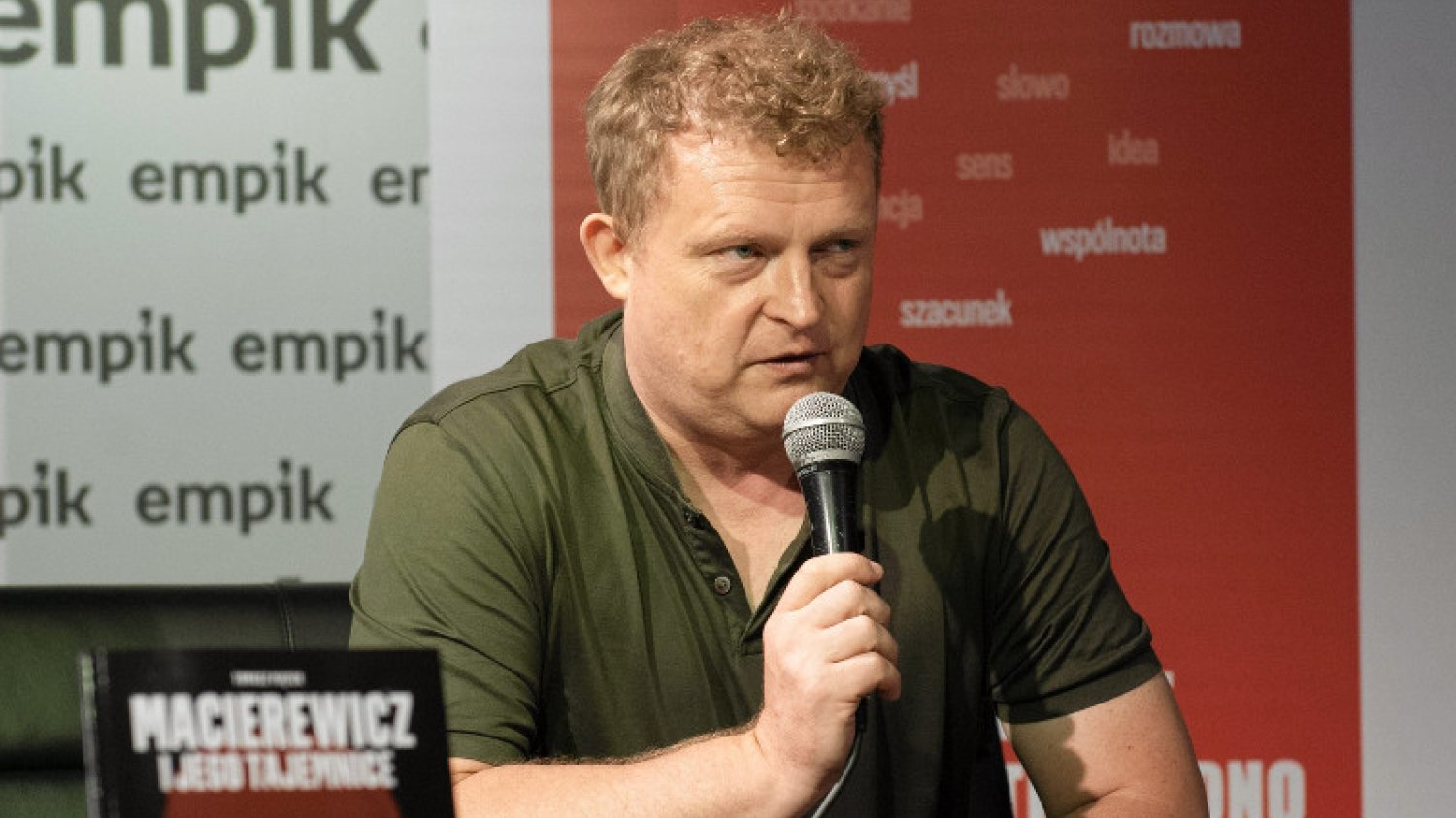 Amnesty International apeluje o pisanie listów do Zbigniewa Ziobry w obronie Tomasza Piątka, autora książki o rosyjskich powiązaniach Antoniego Macierewicza.