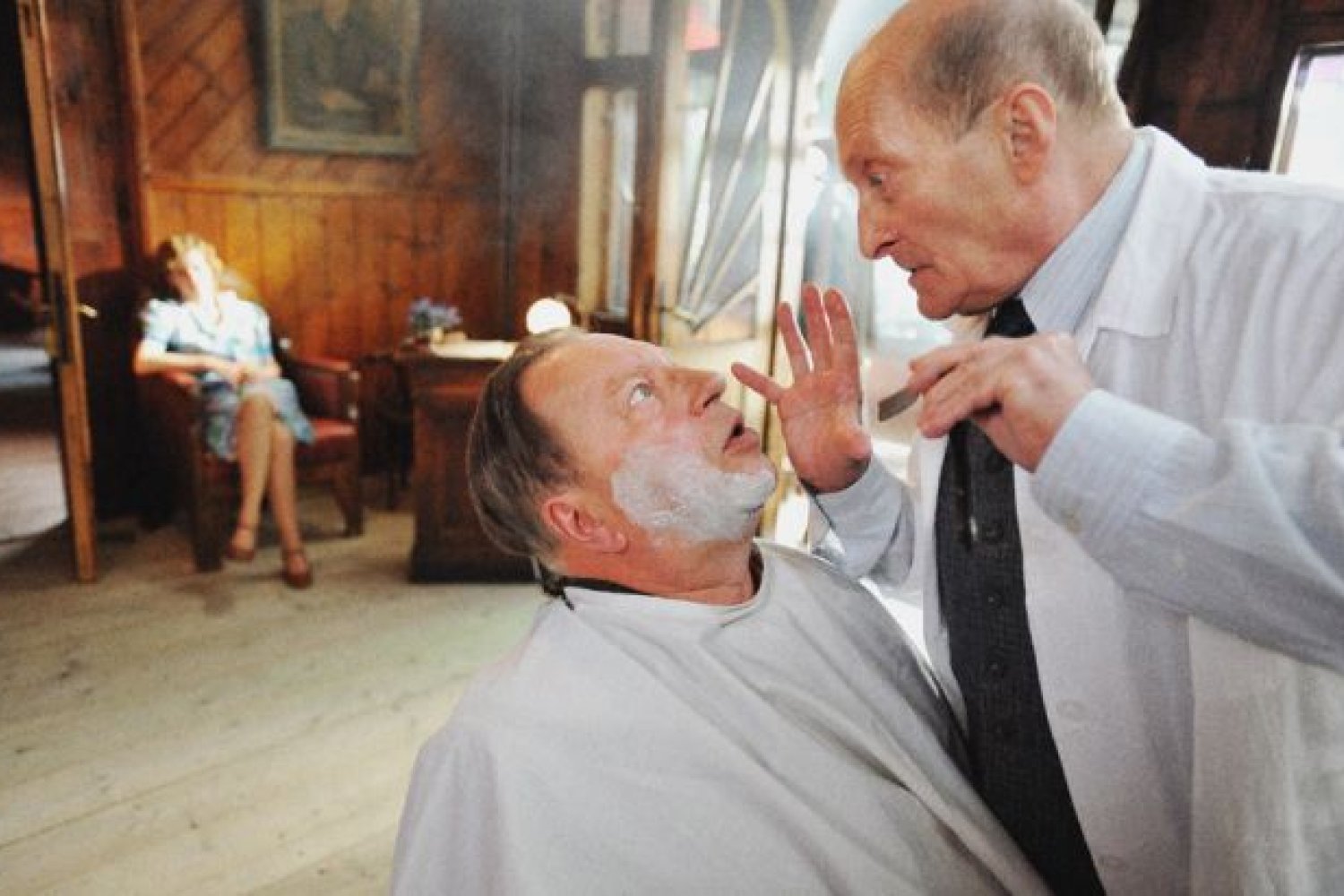 Kadr z filmu "Mistyfikacja" w reżyserii Jacka Koprowicza, 2010. Na zdjęciu: Jerzy Stuhr i Wojciech Pszoniak