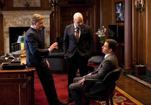 Trzej główni rozgrywający: burmistrz (Russell Crowe), komisarz policji (Jeffrey Wright) i były glina, obecnie detektyw (Mark Wahlberg)