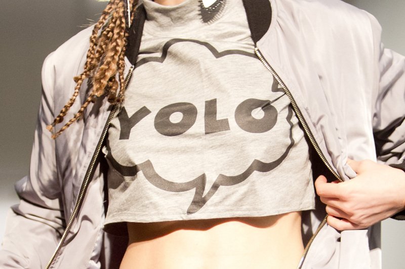 YOLO - z internetu na ubrania.