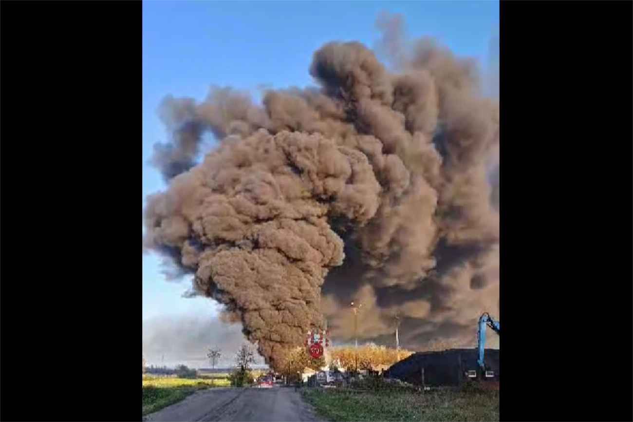 Potężny pożar składowiska opon w Koninie Potężny pożar składowiska opon w Koninie