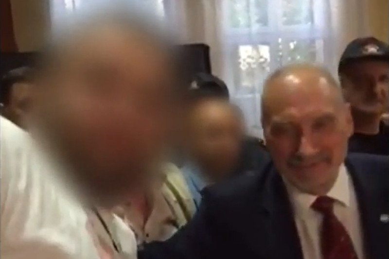 Superwizjer TVN: Szydło i Macierewicz na spotkaniu z gangsterami z Gdańska z grupy "Bad Company".