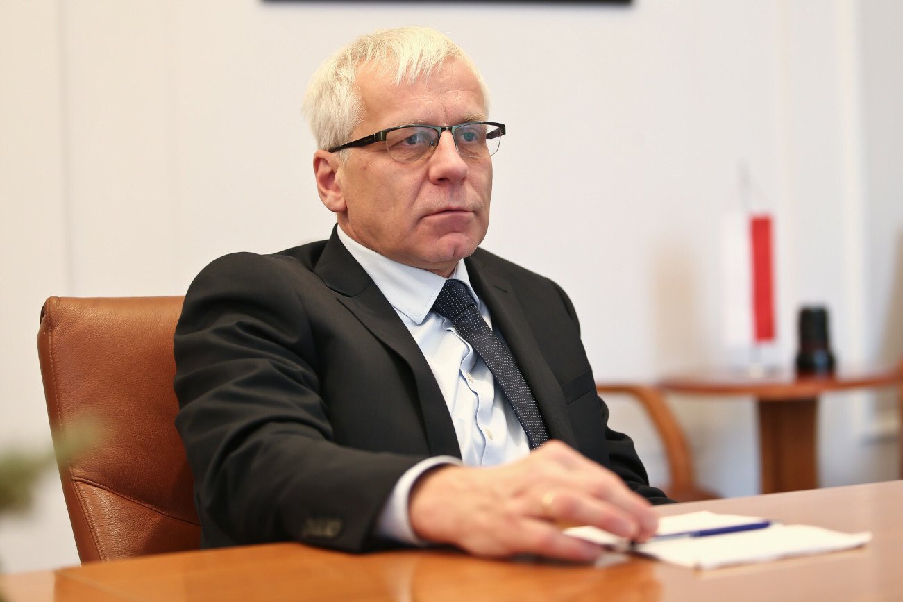 Wojewoda dolnośląski Jarosław Obremski.