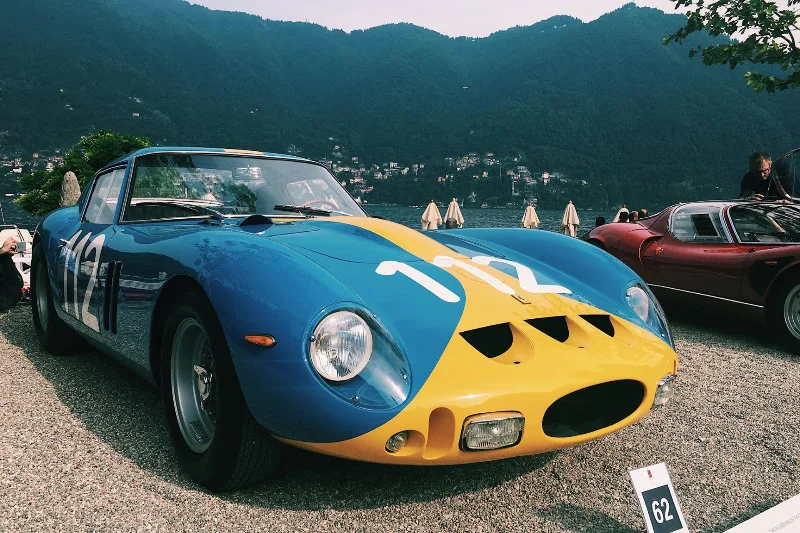Ferrari 250 GTO w nietypowych kolorach.