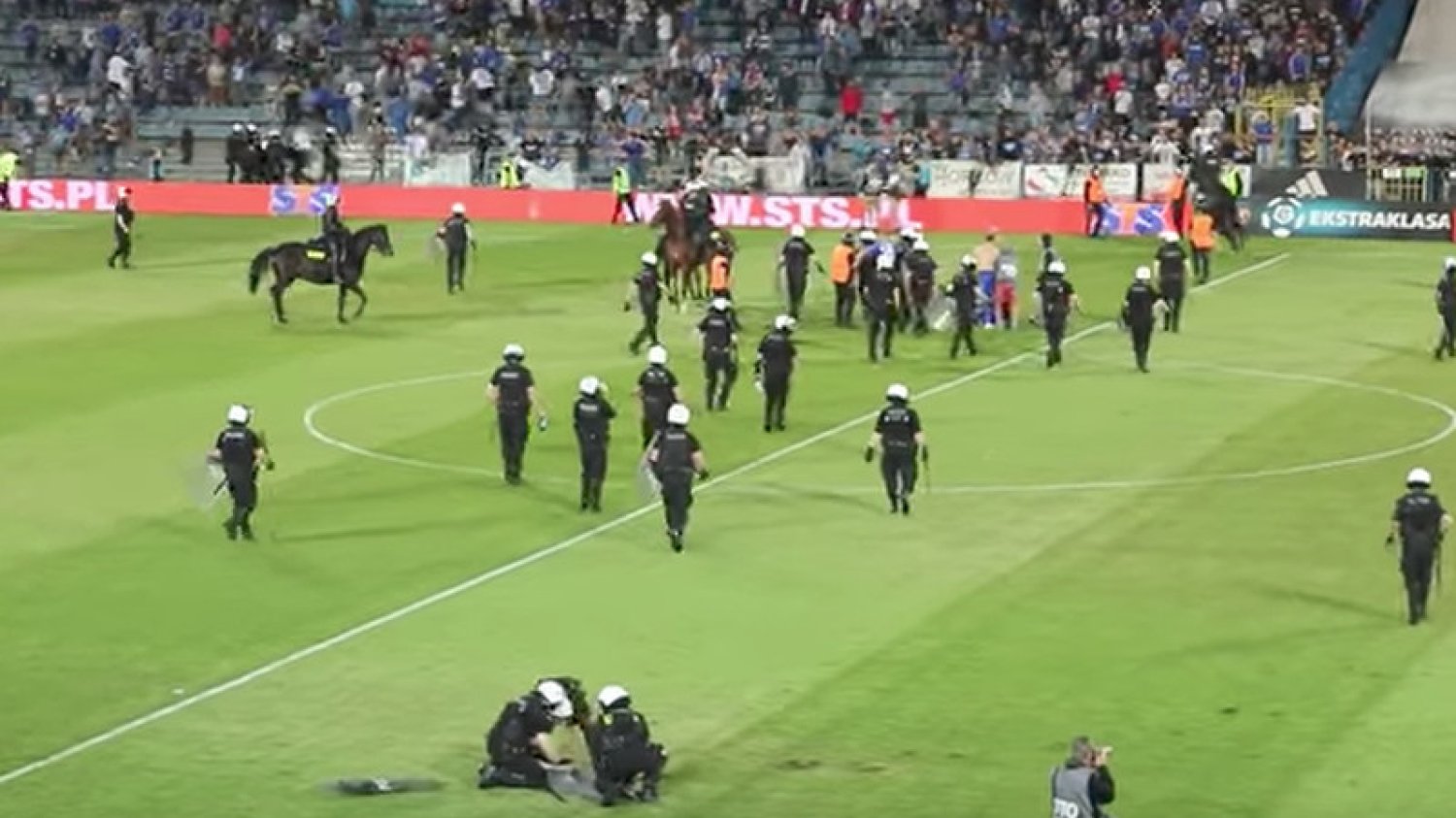 "Policjanci – nie udawajcie dziennikarzy!" – apeluje Press Club.