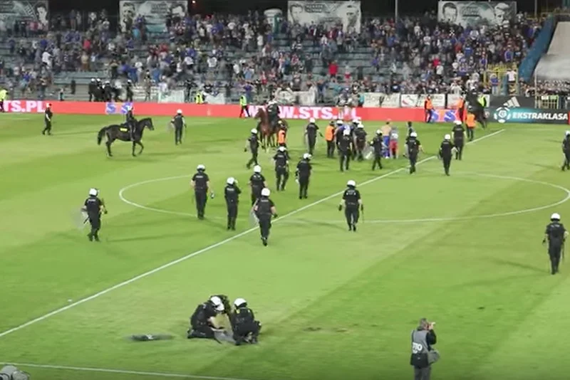 "Policjanci – nie udawajcie dziennikarzy!" – apeluje Press Club.