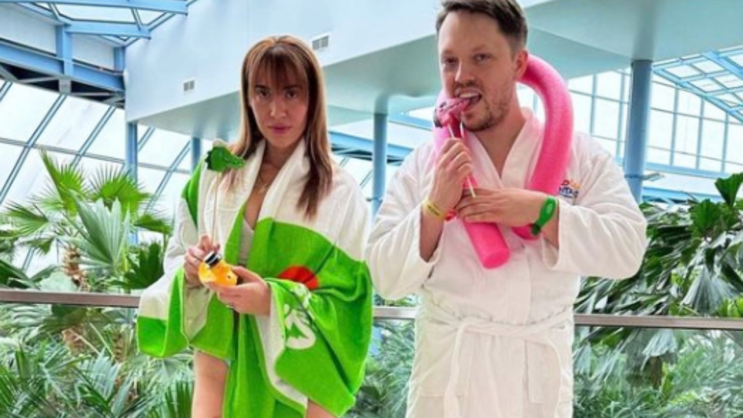 Marianna Schreiber i Michał Marszał z Tygodnika "NIE". Live z basenu