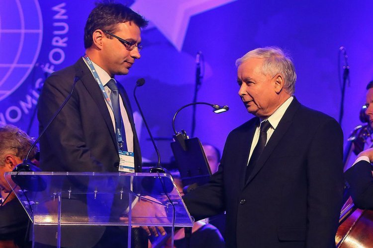 W sondażu dla Social Changes dla wPolityce.pl PiS "ustabilizowało poparcie". Zobaczcie, jak jest naprawdę.