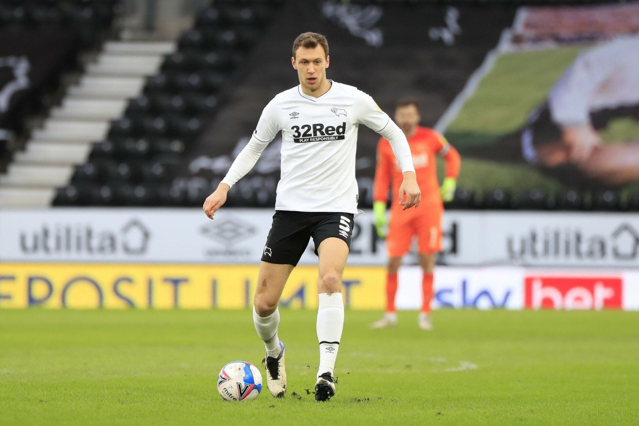 Krystian Bielik powrócił na boisko po rocznej przerwie. Zdobył dla Derby Country gola na wagę remisu i doznał urazu...