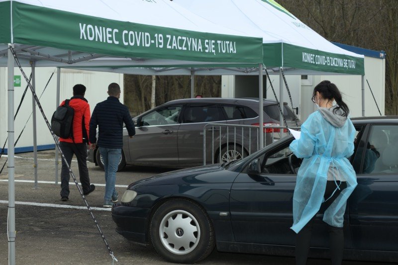Kielce: wypadek w punkcie szczepień przeciw COVID-19 w Targach Kielce.