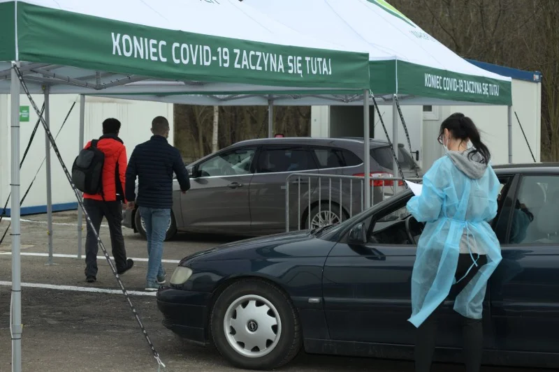 Kielce: wypadek w punkcie szczepień przeciw COVID-19 w Targach Kielce.