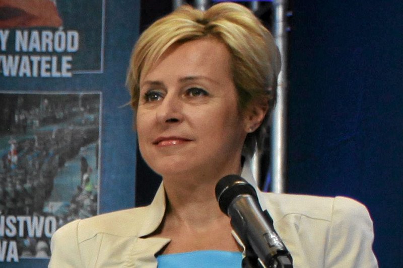 Do biura posłanki PiS, Jadwigi Wiśniewskiej przyszedł chory psychicznie mężczyzna uzbrojony w nóż, pałkę i gaz pieprzowy.