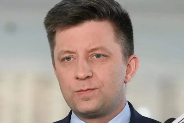 Ze skrzynki mailowej Michała Dworczyka wyciekają kolejne dokumenty.