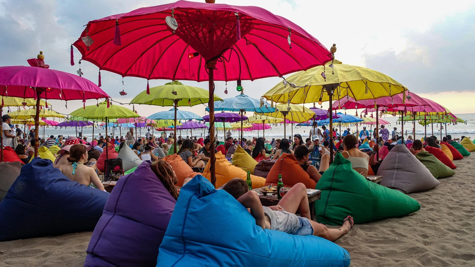 10 lat i deportacja za złamanie prawa na Bali