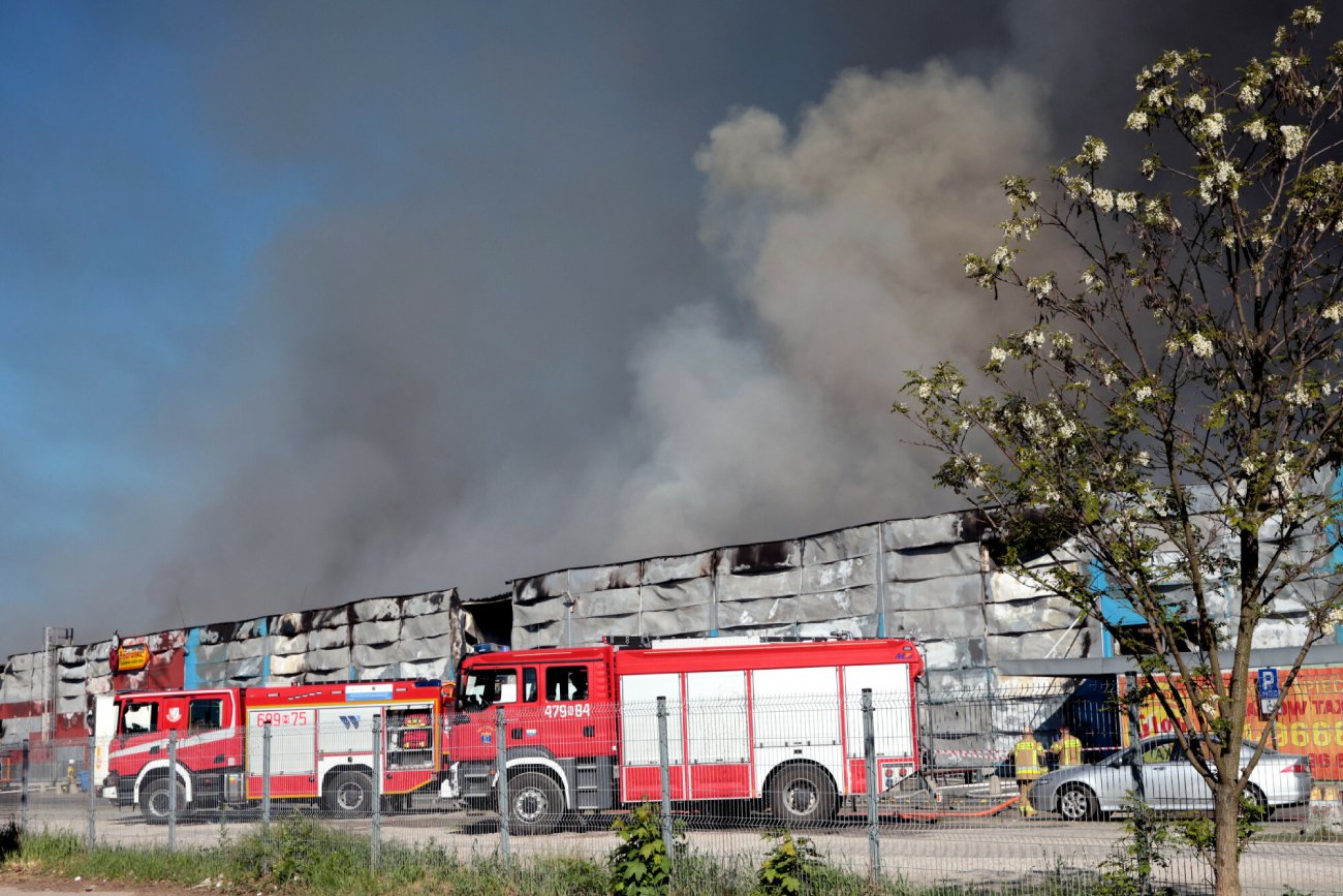 Pożar hali Marywilska 44 na Białołęce. Alert RCB dla Warszawy