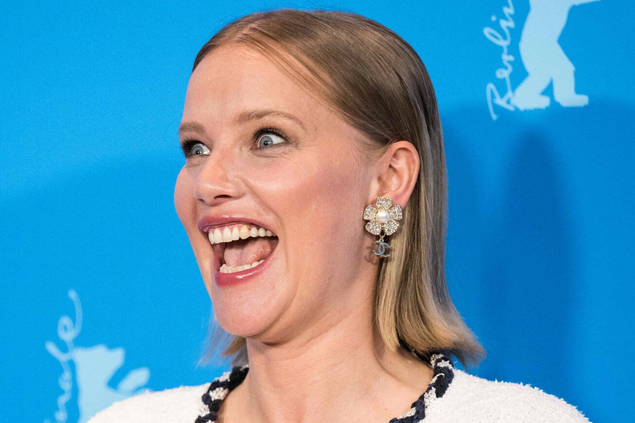 Joanna Kulig promuje film "She Came to Me" na festiwalu filmowym Berlinale.