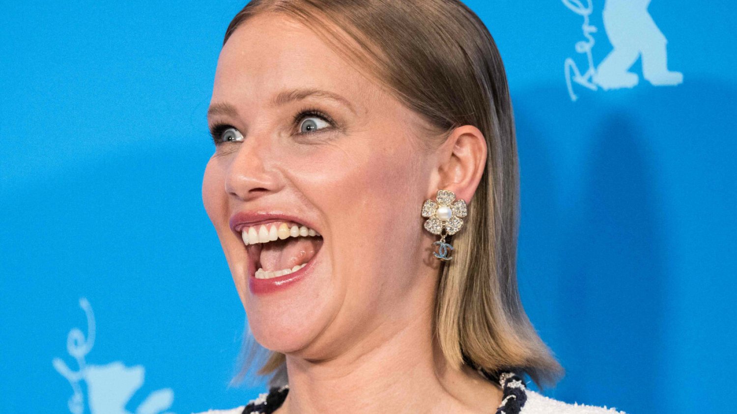 Joanna Kulig promuje film "She Came to Me" na festiwalu filmowym Berlinale.