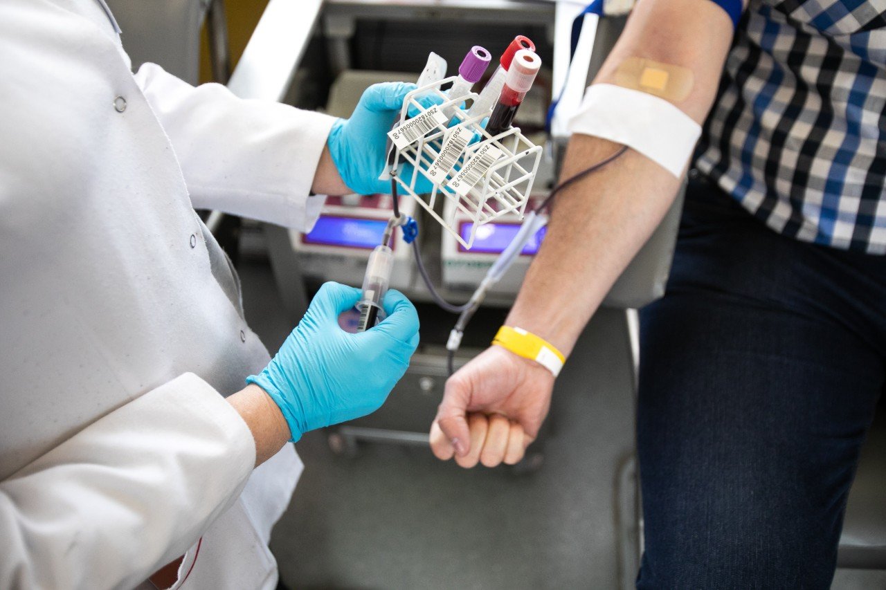 W Centralnym Szpitalu Klinicznym MSWiA opracowuje się obiecującą metodę zwalczania COVID-19.