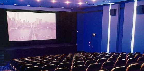 Nie we wszystkich kinach wyświetlane są premiery najnowszych filmów.