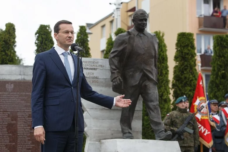 Pomnik Lecha Kaczyńskiego w Kraśniku został odsłonięty uroczyście w lipcu z udziałem premiera Mateusza Morawieckiego.