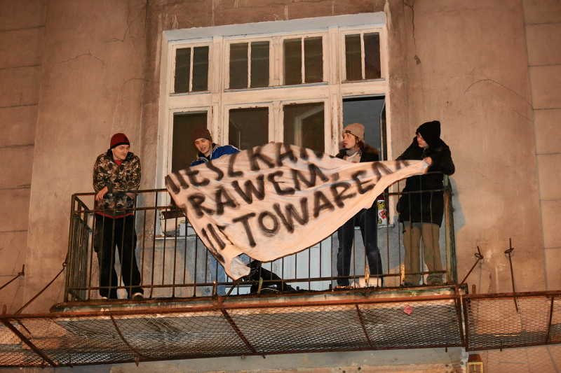 Podczas protestu lokatorów skłotu OdNowa doszło do przepychanek z policją. Demonstrujący zabarykadowali się w kilku pomieszczeniach.
