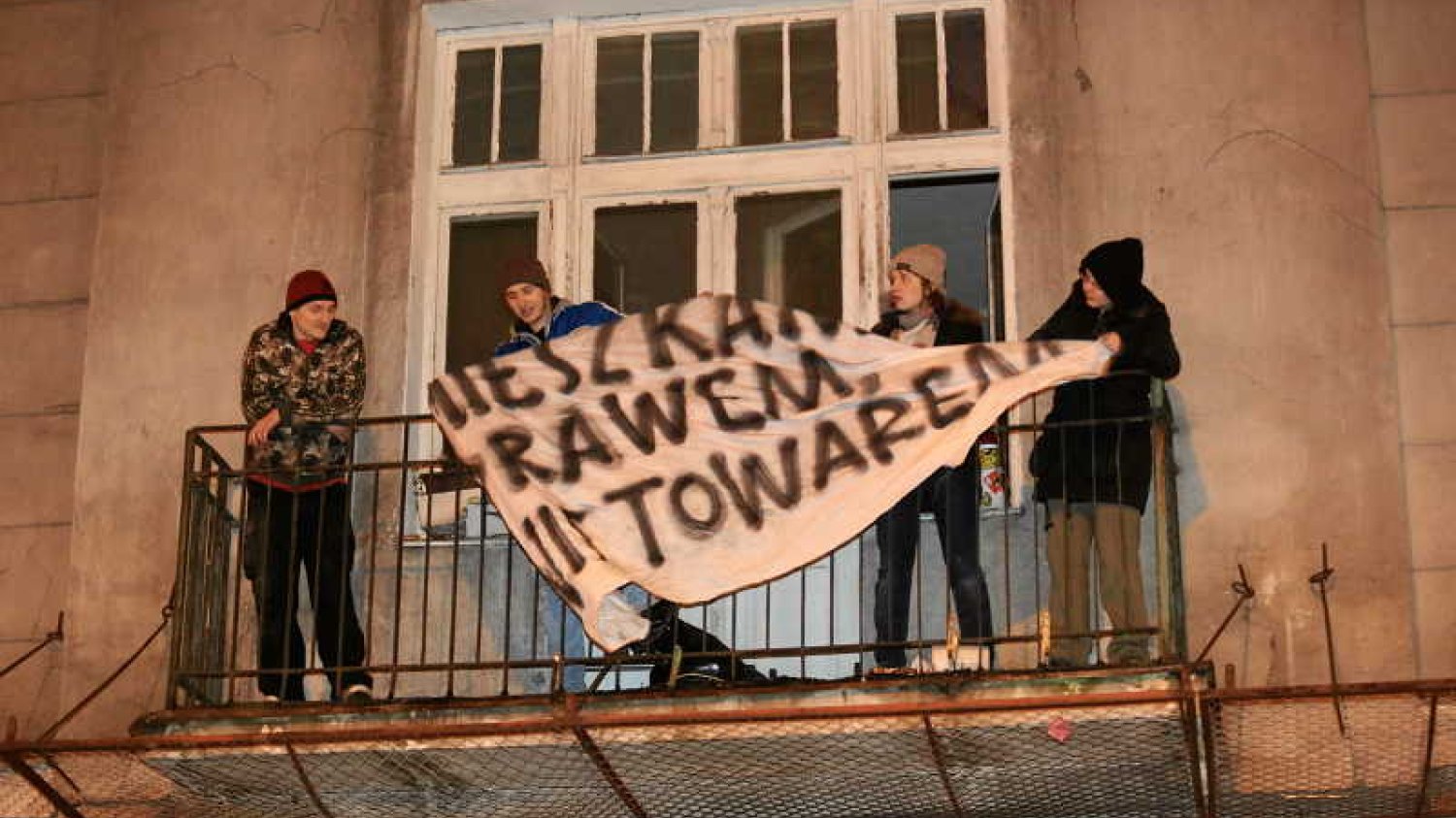 Podczas protestu lokatorów skłotu OdNowa doszło do przepychanek z policją. Demonstrujący zabarykadowali się w kilku pomieszczeniach.