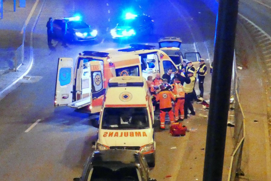 Pięć młodych osób zginęło w wypadku samochodowym w Ciborzu. Dwie kobiety i trzech mężczyzn jechali przed godz. 6 rano do pracy.