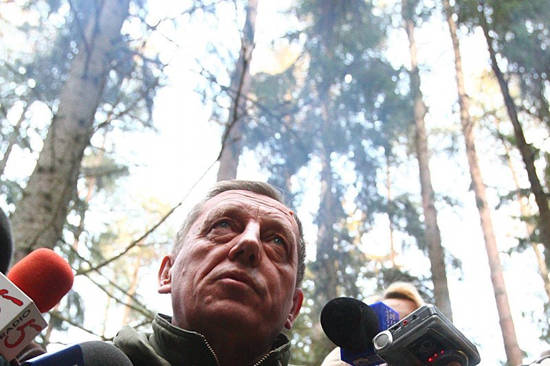 Dlaczego leśnicy kochają ministra Jan Szyszko? Bo rżnąć lasu się nie boi i bronił ich przed Donaldem Tuskiem.
