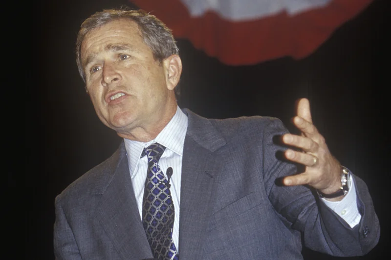 Pierwszym krajem domagającym się nałożenia na Iran sankcji były USA, na których czele stał wówczas George W. Bush.