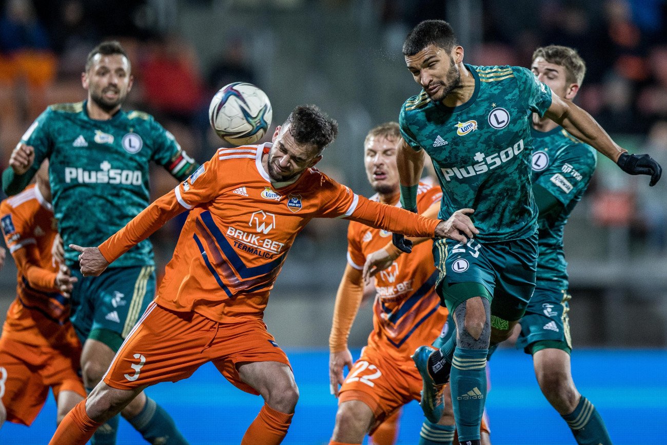 Ostatni sobotni mecz w walce o utrzymanie nie przyniósł goli. W Niecieczy było za to mnóstwo twardej, męskiej walki.